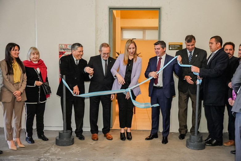 El gobernador Orrego inauguró el Archivo del Ministerio de Gobierno