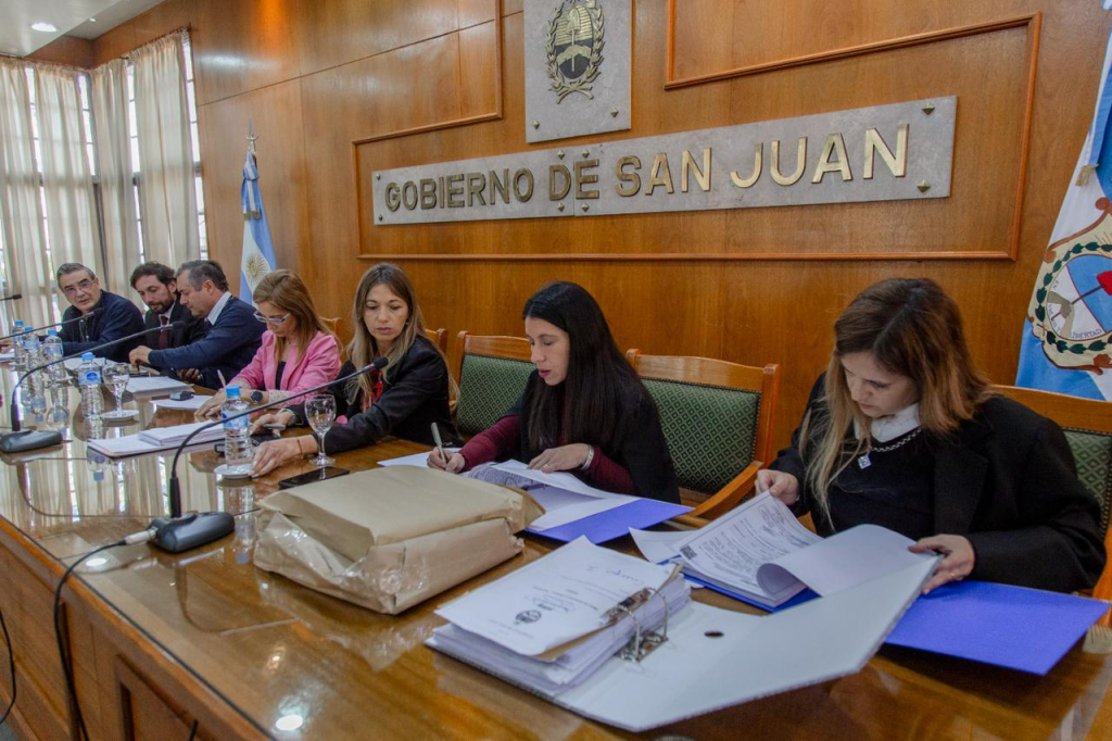 Abrieron sobres de la licitación para el nuevo Canal Agua Negra