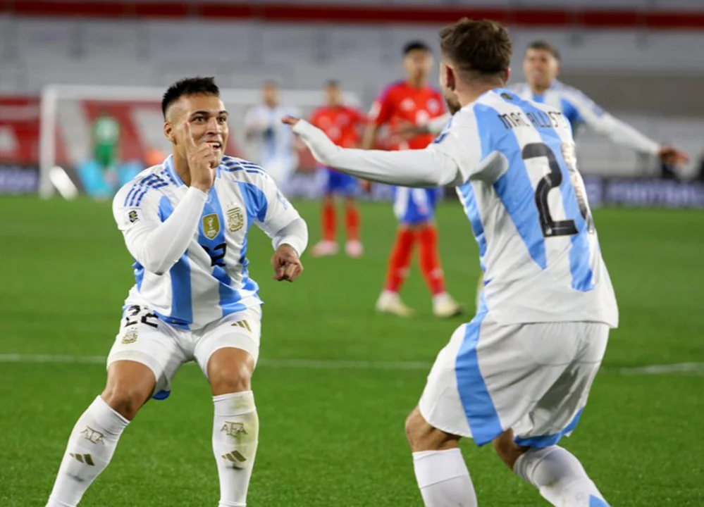 La Selección dio un show y goleó 3-0 a Chile en El Monumental