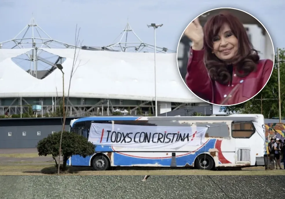 Más de una decena de colectivos y cerca de 400 militantes partieron de San Juan para apoyar a Cristina