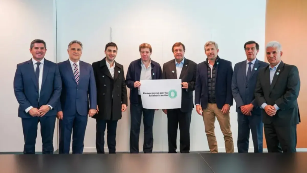 Orrego firmó un compromiso nacional para mejorar la alfabetización inicial en San Juan
