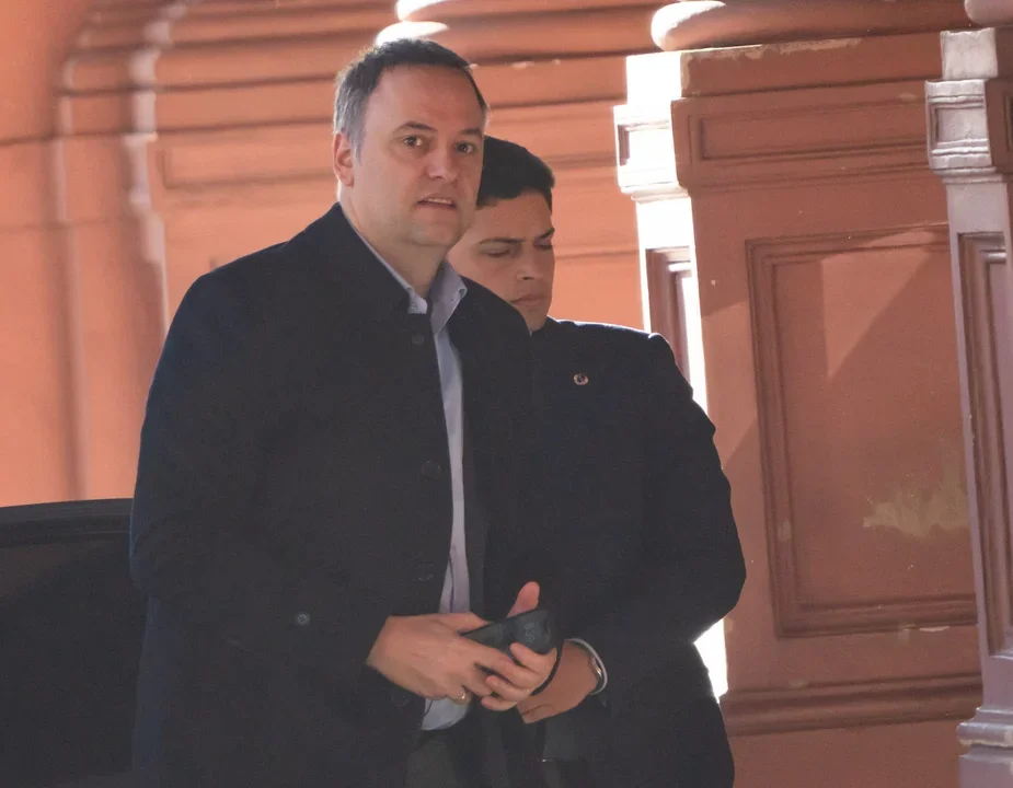 Adorni compró un departamento en Caballito por USD 230.000 con una hipoteca privada