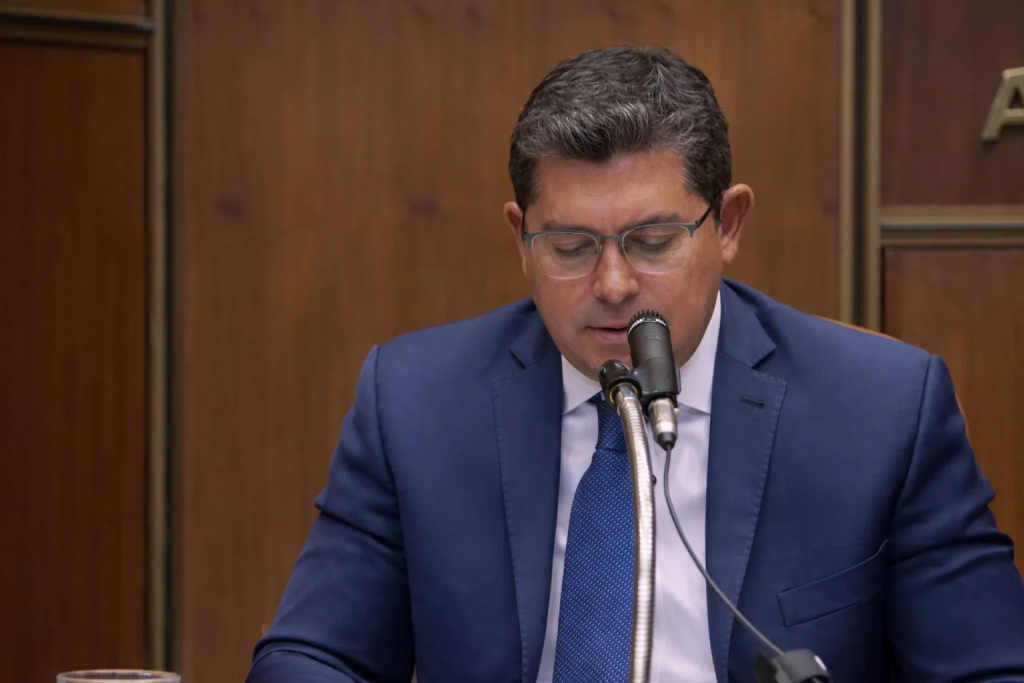 Orrego destacó la construcción de más de 3.000 casas: todo sobre la política habitacional